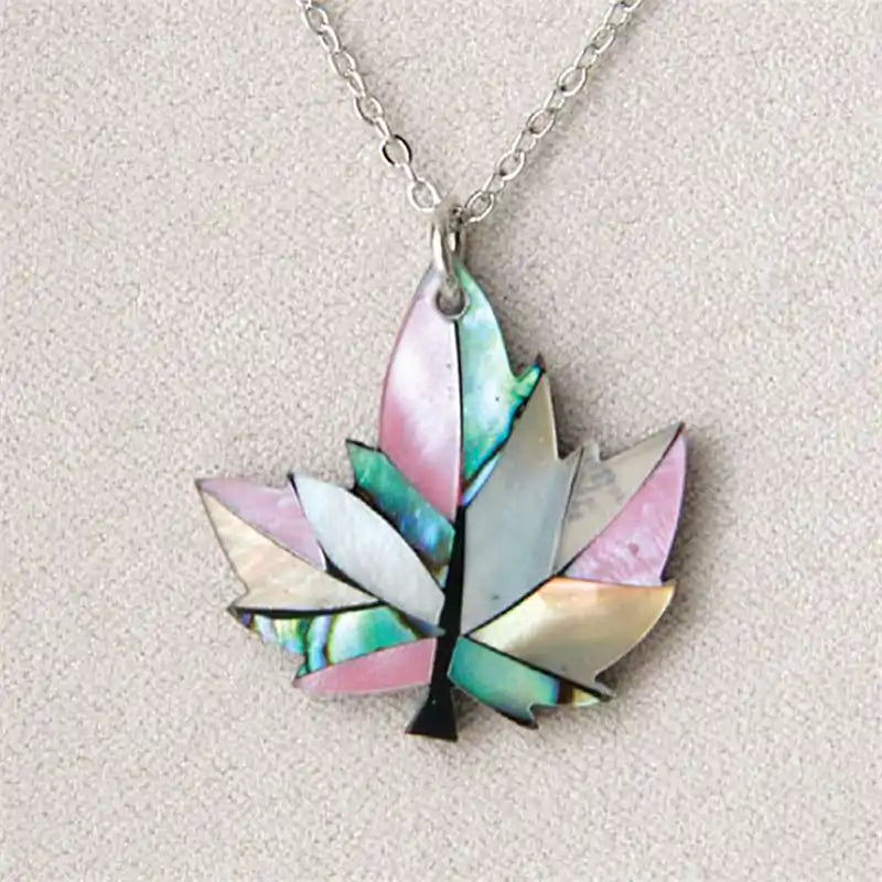 Glacier pearle maple leaf-blush necklace