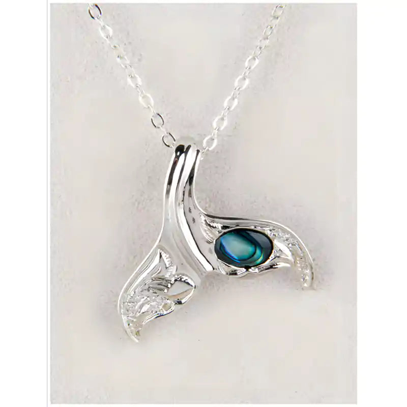 Glacier pearle whale tail-sculpted necklace