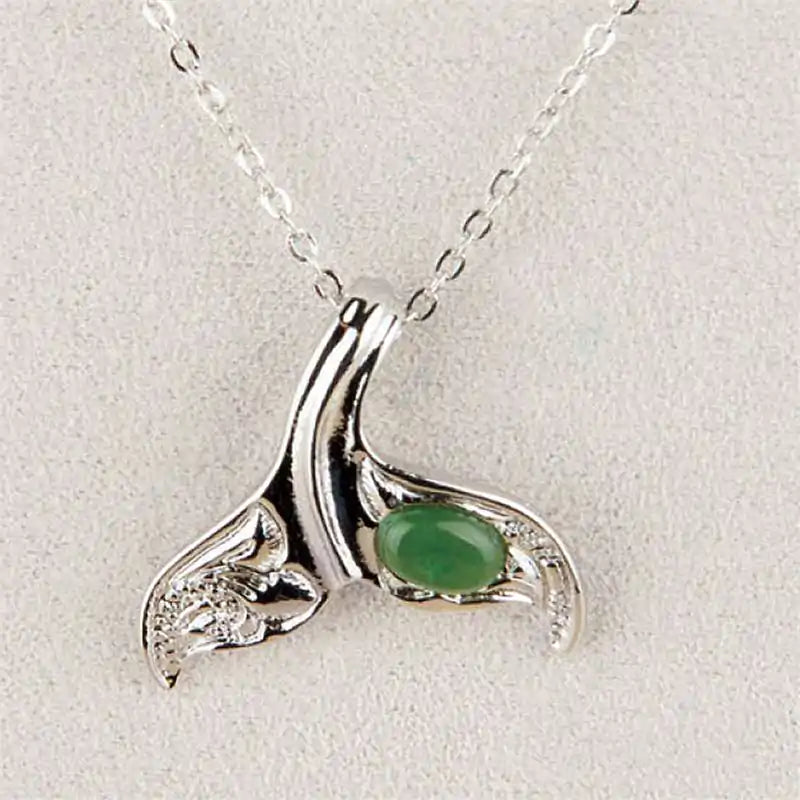 Jade whale tail-sculpted necklace