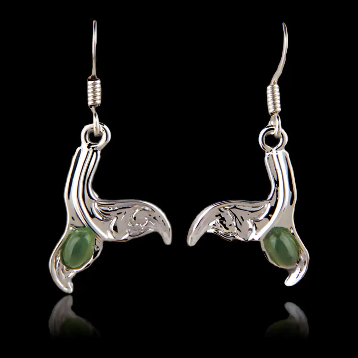Jade whale tail-sculpted earrings